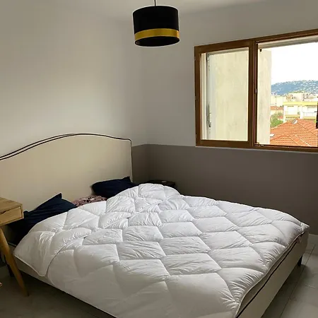 Chamant T3 Avec Terrasse Au Coeur D'antibes A 10min A Pieds De La Mer Apartment *
