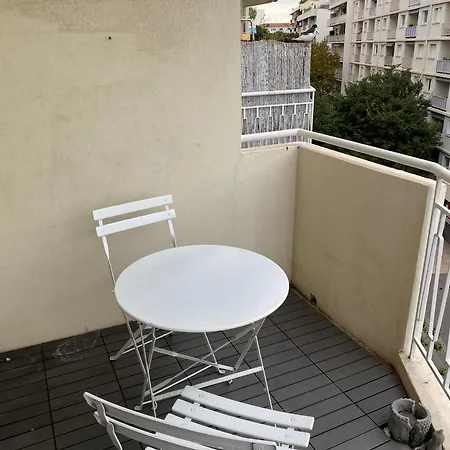 Chamant T3 Avec Terrasse Au Coeur D'antibes A 10min A Pieds De La Mer Apartment Antibes
