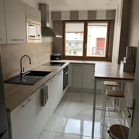 Apartment Chamant T3 Avec Terrasse Au Coeur D'antibes A 10min A Pieds De La Mer Antibes