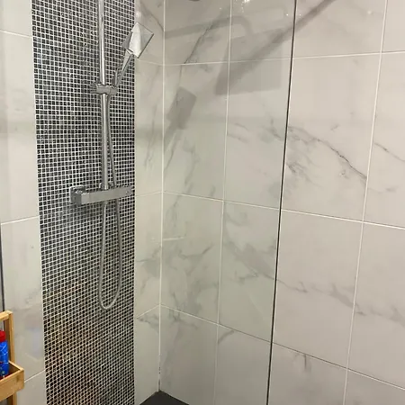 Apartment Chamant T3 Avec Terrasse Au Coeur D'antibes A 10min A Pieds De La Mer *